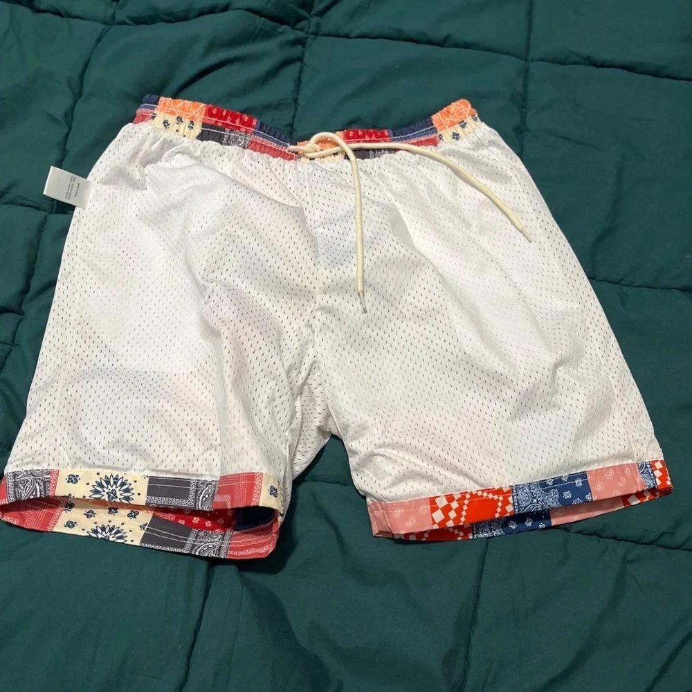 Feature - Picture 5 of 7